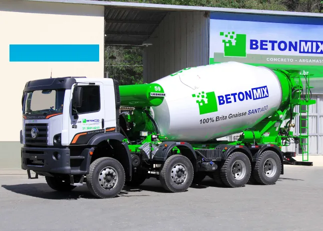 Caminhão Beton Mix na frente da empresa
